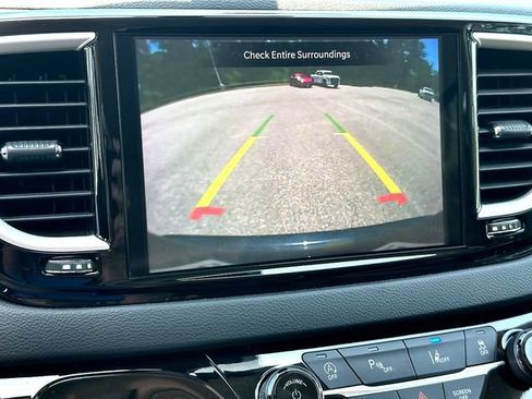Used 2023 Chrysler Pacifica Touring-L FWD image 14