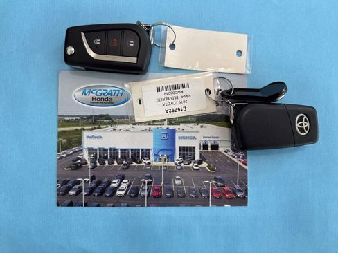 Used 2019 Toyota RAV4 LE w/ Carpet Mat Package image 4