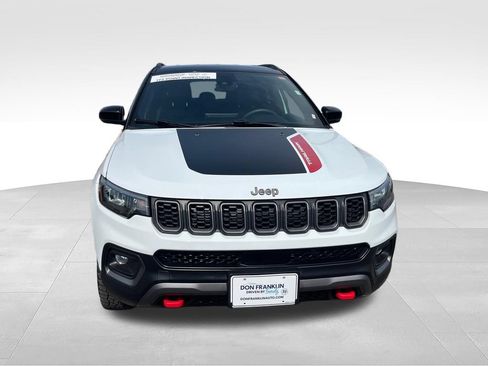 Used 2025 Jeep Compass Trailhawk AWD/4WD image 8