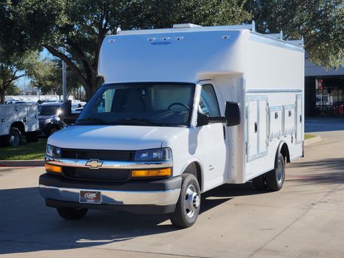 New 2025 Chevrolet Express 4500 w/ Power Convenience Package image 10
