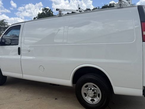 Used 2015 Chevrolet Express 2500 RWD image 5