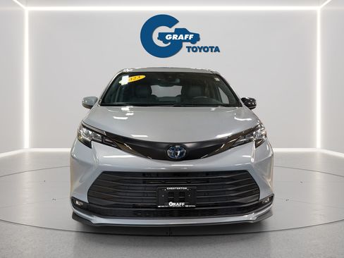 Used 2023 Toyota Sienna XLE Woodland Edition AWD/4WD image 12
