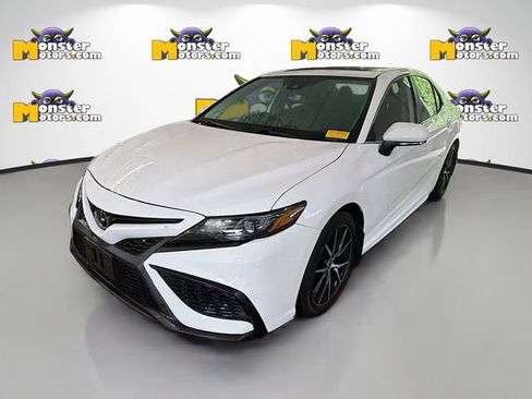 Used 2022 Toyota Camry SE AWD/4WD image 1