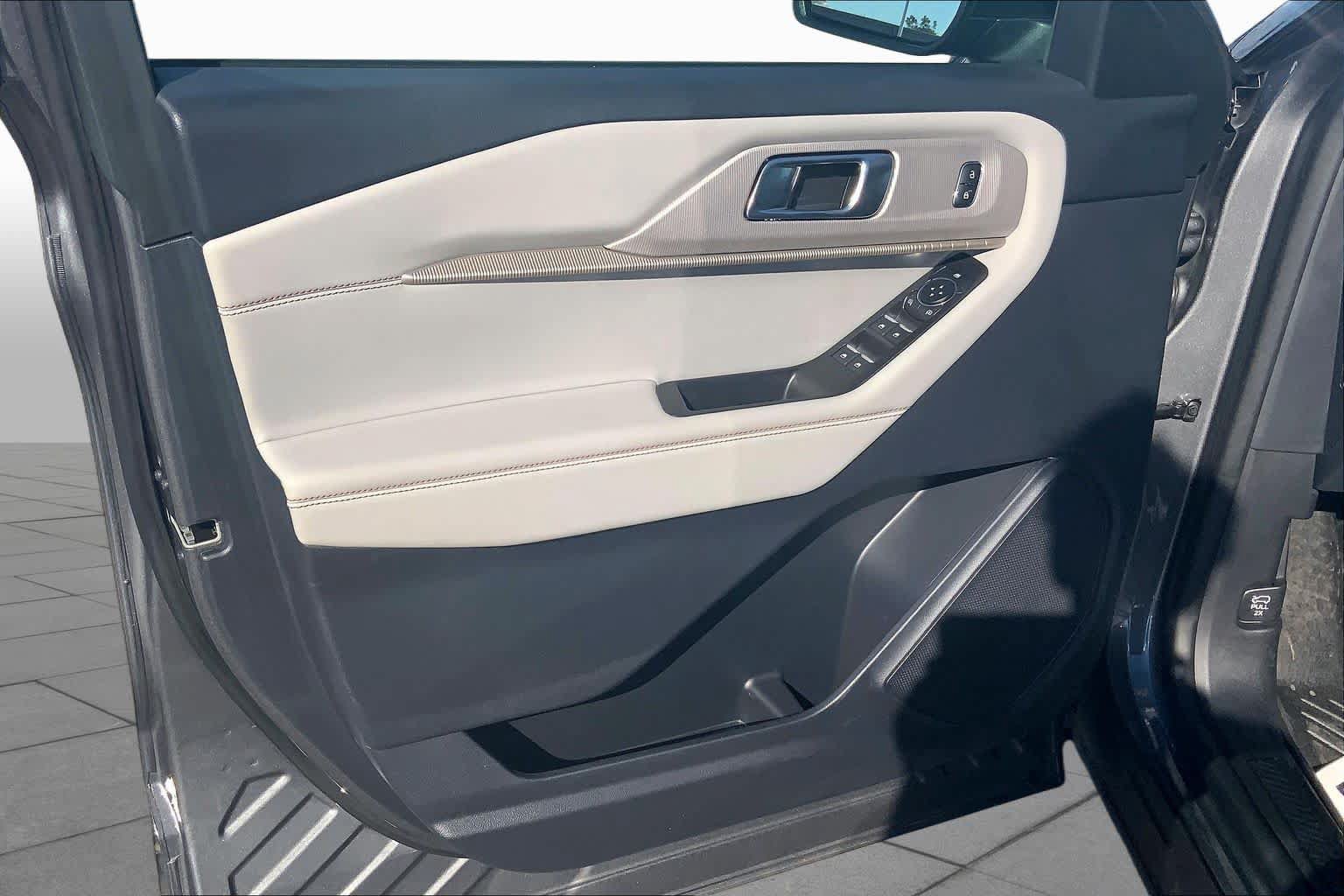Certified 2025 Ford Explorer Active w/ Active Comfort Package RWD image 22