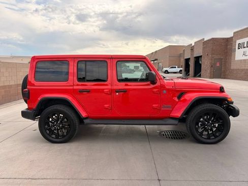 Used 2025 Jeep Wrangler Unlimited Sahara AWD/4WD image 7