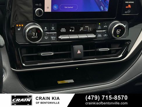 Used 2023 Toyota Highlander XLE AWD/4WD image 16