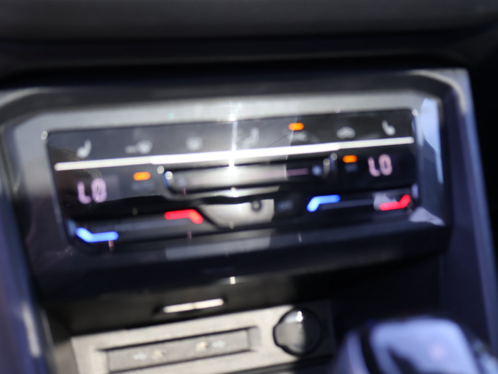 Used 2024 Volkswagen Tiguan SE R-Line FWD image 25