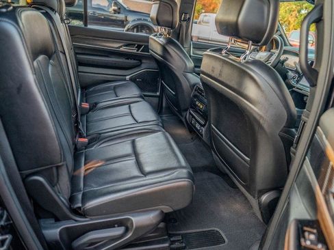Used 2024 Jeep Wagoneer L Series II w/ Flexible Seating Group AWD/4WD image 30