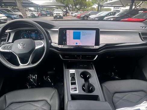 Used 2025 Volkswagen Atlas Cross Sport SE image 16