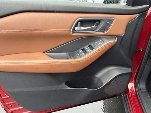 Used 2025 Nissan Rogue Platinum w/ Tech Package image 19