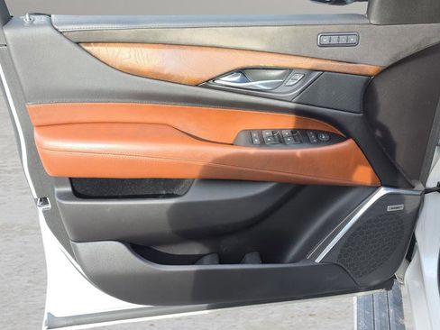 Used 2019 Cadillac Escalade ESV Premium Luxury image 9