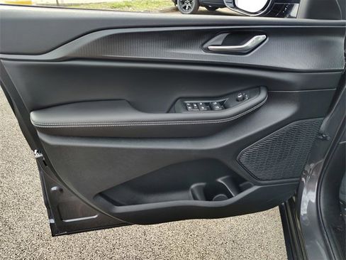 New 2025 Jeep Grand Cherokee L Altitude image 12