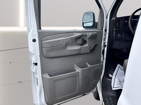 Used 2010 Chevrolet Express 2500 Extended RWD image 21