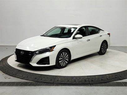 Used 2023 Nissan Altima 2.5 SV w/ SV Premium Package