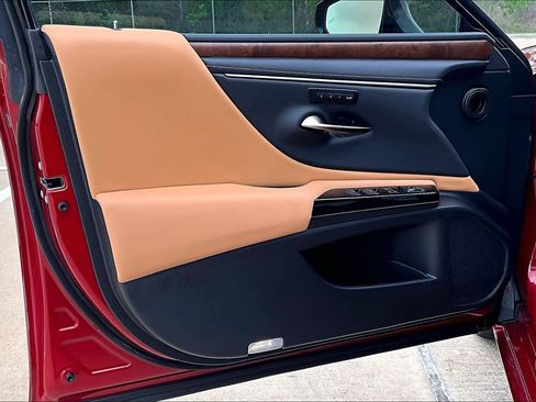 Used 2025 Lexus ES 300h w/ Premium Package image 22