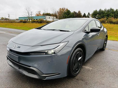 Used 2023 Toyota Prius Limited image 2