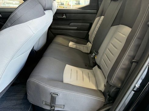 Used 2025 Toyota Tacoma TRD Off-Road image 31