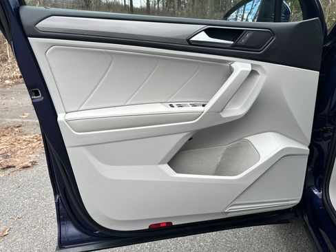 Certified 2023 Volkswagen Tiguan SE w/ Panoramic Sunroof Package image 5