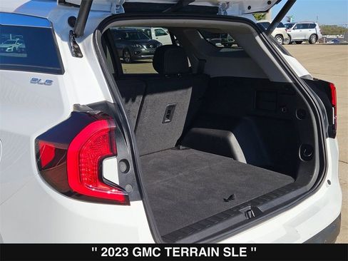 Used 2023 GMC Terrain SLE w/ Driver Convenience Package image 33