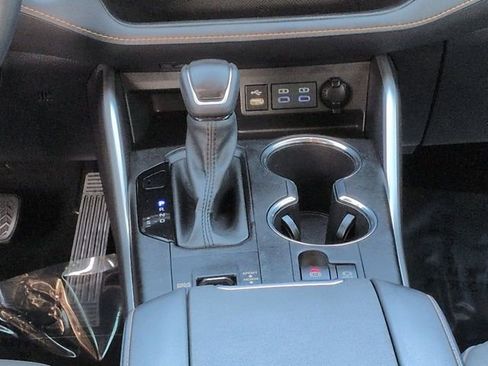 Used 2022 Toyota Highlander Bronze Edition image 19