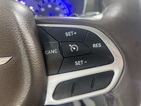 Used 2017 Chrysler Pacifica Touring-L Plus FWD image 27