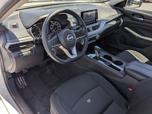 Used 2025 Nissan Altima 2.5 SV FWD image 16