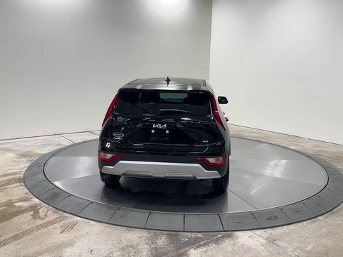 New 2025 Kia Niro LX image 4
