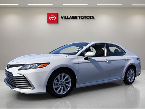 Certified 2023 Toyota Camry LE image 1