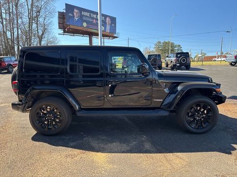 Used 2021 Jeep Wrangler Unlimited Sahara image 6