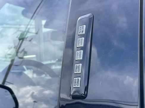 Used 2017 Ford F150 XLT w/ Equipment Group 302A Luxury AWD/4WD image 5