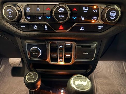 Used 2024 Jeep Wrangler Sport S image 23