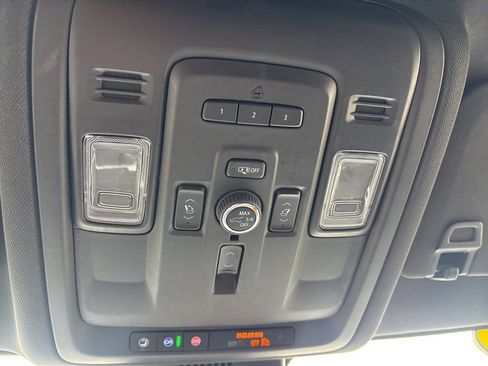 Used 2023 Chevrolet Suburban Premier AWD/4WD image 58
