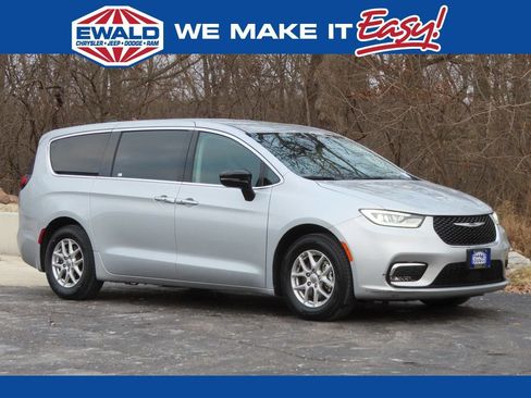 Certified 2024 Chrysler Pacifica Touring-L FWD image 1