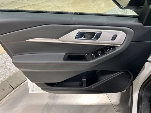 New 2026 Ford Explorer Active w/ Active Comfort Package image 13