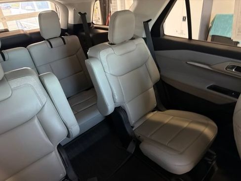 Used 2025 Ford Explorer Active w/ Active Comfort Package AWD/4WD image 42