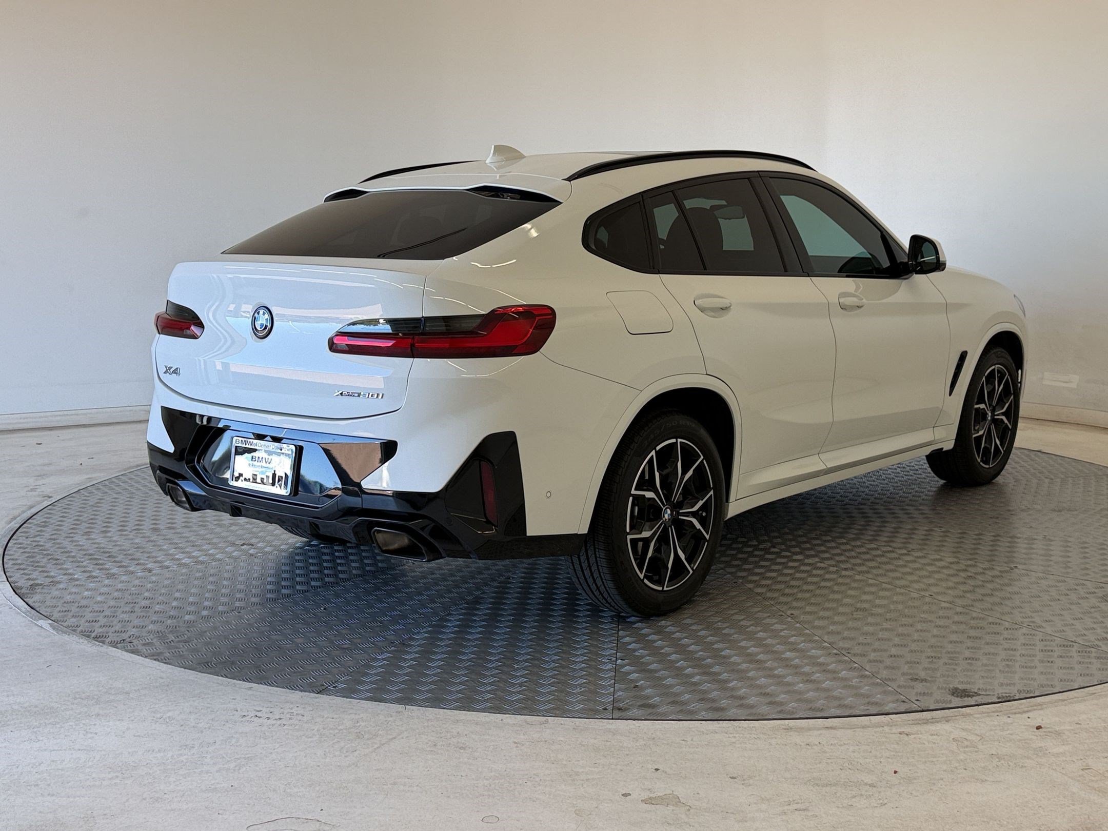 Certified 2023 BMW X4 xDrive30i w/ M Sport Package AWD/4WD image 9