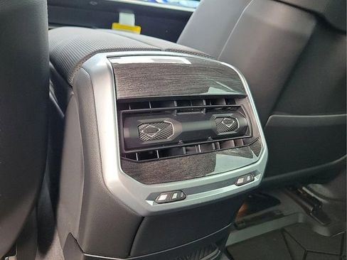 Used 2025 BMW 740i RWD image 13