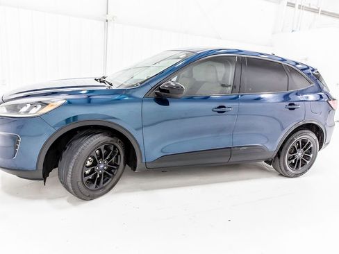 Used 2020 Ford Escape SE Sport image 3