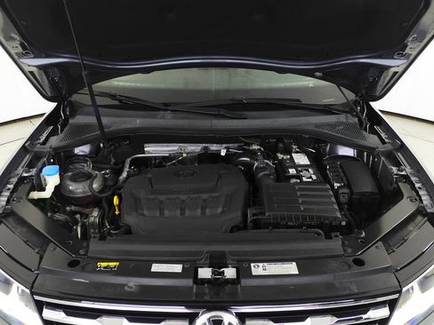 Used 2019 Volkswagen Tiguan SE w/ Panoramic Sunroof Package FWD image 6