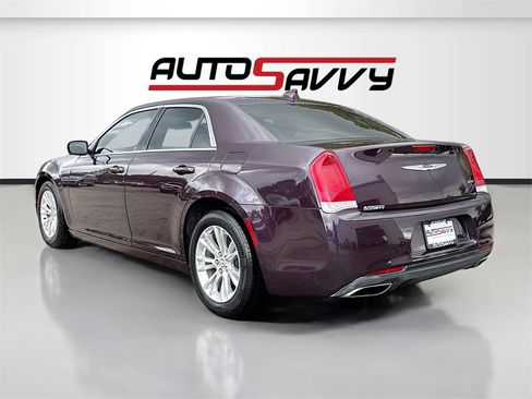 Used 2021 Chrysler 300 Touring w/ Driver Convenience Group image 5