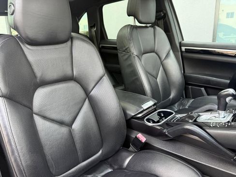 Used 2016 Porsche Cayenne S image 23