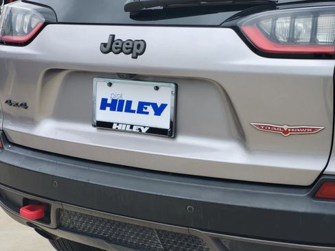 Used 2019 Jeep Cherokee Trailhawk AWD/4WD image 5
