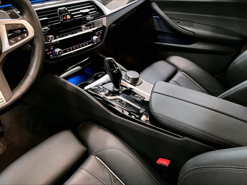 Used 2023 BMW 530e xDrive w/ Executive Package image 19