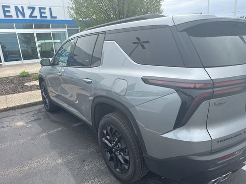 Used 2026 Chevrolet Traverse LT w/ Midnight/Sport Edition AWD/4WD image 7