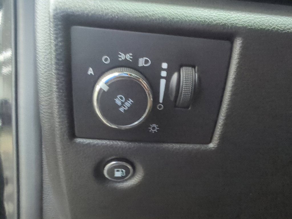 Used 2021 Jeep Grand Cherokee Laredo X AWD/4WD image 11