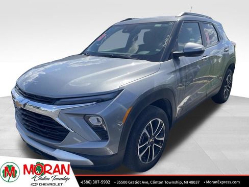 Used 2025 Chevrolet TrailBlazer LT AWD/4WD image 8