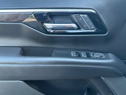 Used 2025 Chevrolet Suburban Z71 AWD/4WD image 11