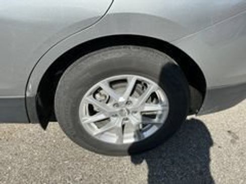 Used 2023 Chevrolet Equinox LT FWD image 9