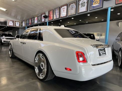 Used 2024 Rolls-Royce Phantom Sedan image 9