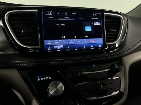 Certified 2024 Chrysler Pacifica Select image 19